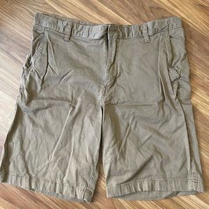 Men’s Kaki shorts!